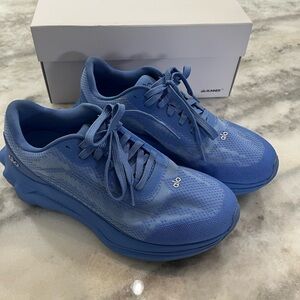 ALO Yoga Crystal Clear Blue Runner